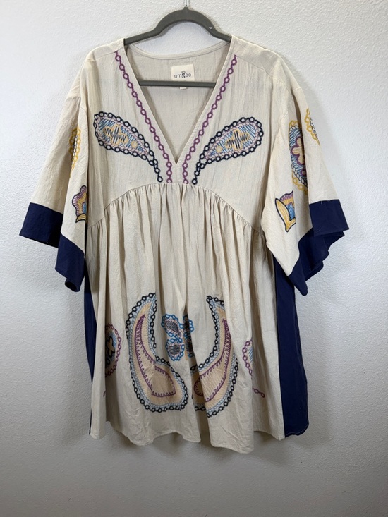 Umgee Dresses & Skirts - Umgee Cream Embroidered V-Neck Tunic with Navy Panels